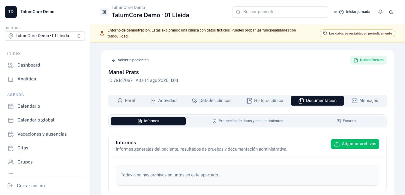 Pantalla real de informes y documentación del paciente en TalumCore con datos ficticios
