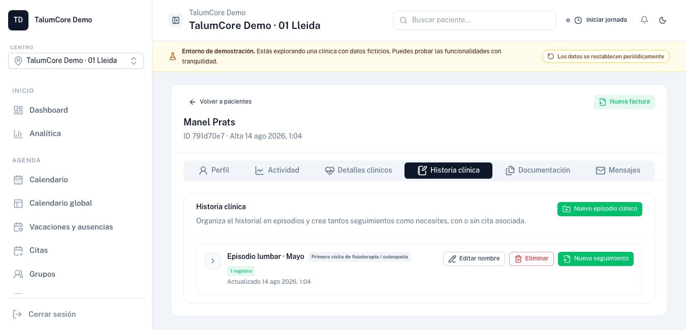 Pantalla real de seguimiento e historia clínica de TalumCore con datos ficticios